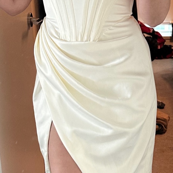 Loretta House of CB dress in white - Picture 3 of 4